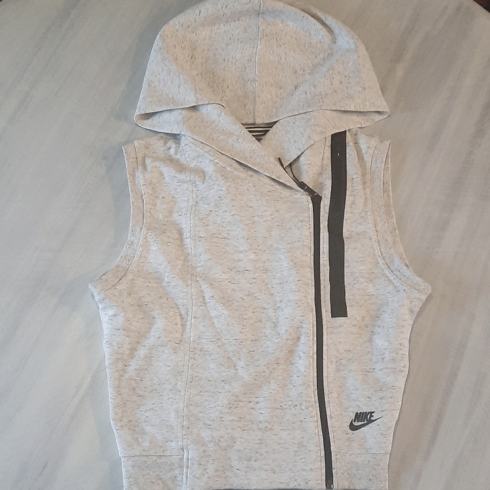 Nike vest